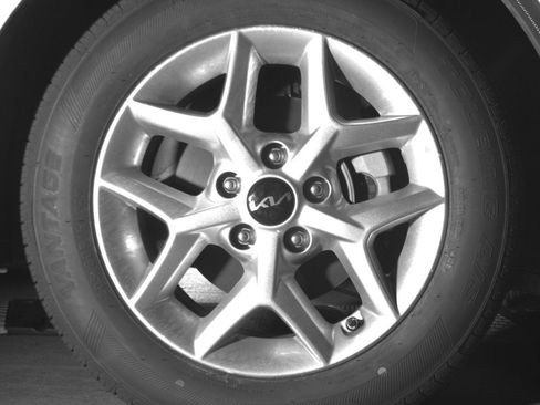 Used 2025 Kia Soul LX w/ LX Technology Package FWD image 13