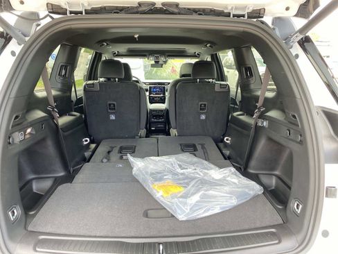 New 2026 Jeep Grand Cherokee L 4WD image 5