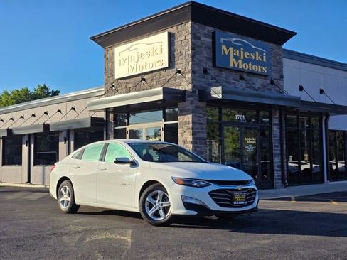 Used 2024 Chevrolet Malibu LT image 1