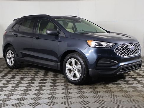 Used 2024 Ford Edge SE image 2