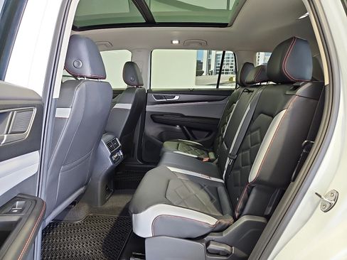 New 2026 Volkswagen Atlas Peak Edition AWD/4WD image 13