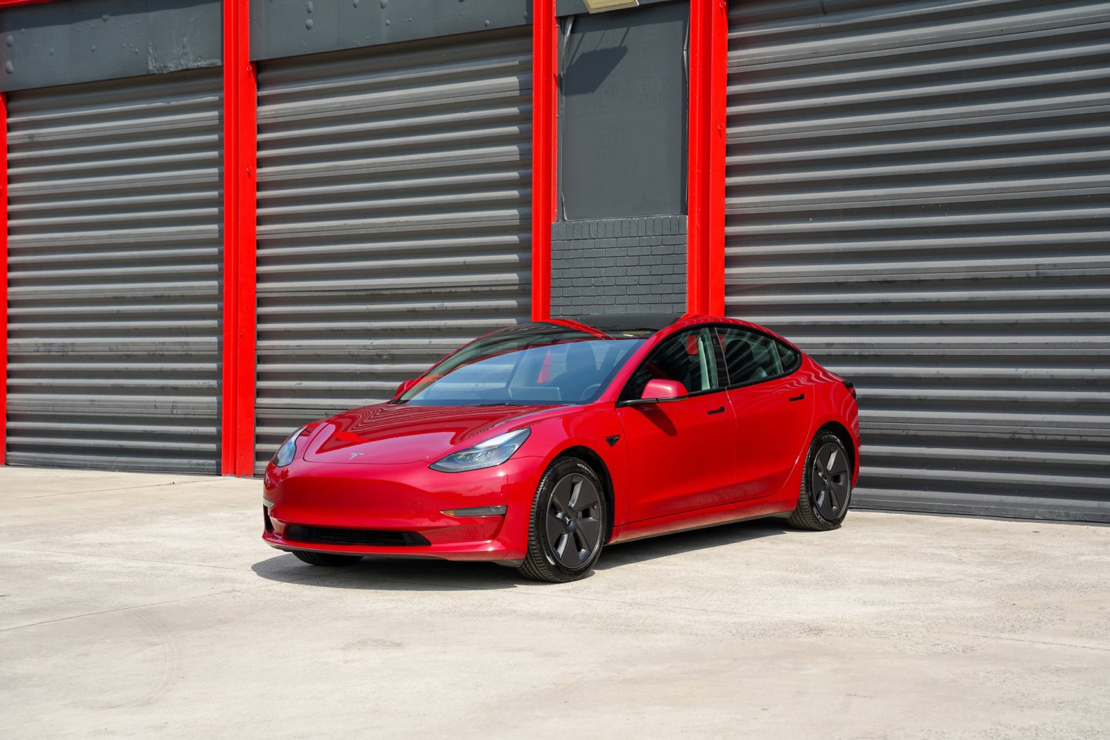 Used 2023 Tesla Model 3 Standard Range RWD image 1