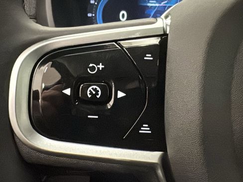 Used 2025 Volvo XC90 B6 Plus image 13