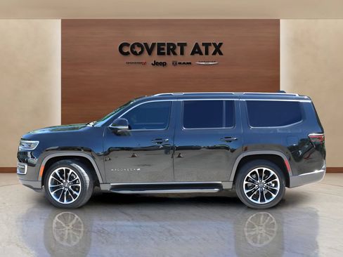 Used 2022 Jeep Wagoneer Series II w/ Premium Group I RWD image 2