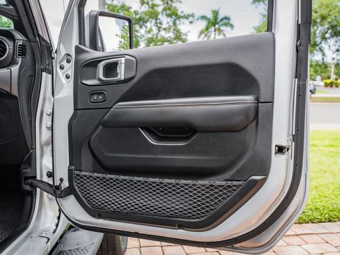 Used 2023 Jeep Wrangler Unlimited Sahara w/ Cold Weather Group AWD/4WD image 31