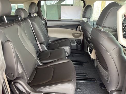 New 2026 Kia Carnival image 14