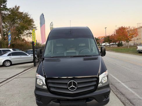 Used 2017 Mercedes-Benz Sprinter 3500 image 3