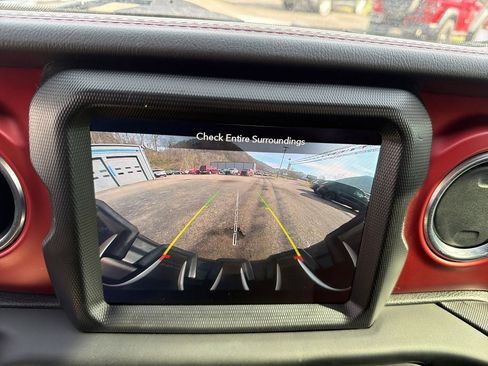 Used 2018 Jeep Wrangler Unlimited Sahara image 25