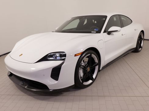 Used 2023 Porsche Taycan GTS image 3