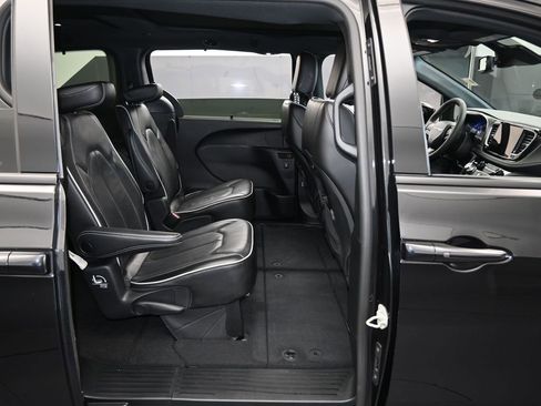 Used 2023 Chrysler Pacifica Limited w/ S Appearance Package image 42