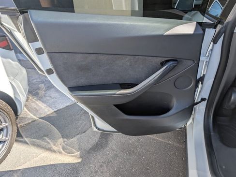 Used 2021 Tesla Model Y Long Range AWD/4WD image 24