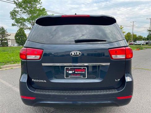 Used 2017 Kia Sedona LX w/ LX Essentials Premium Package FWD image 6
