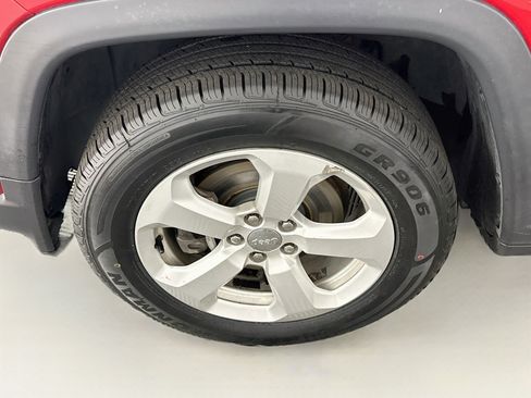 Used 2018 Jeep Compass Latitude w/ Popular Equipment Group AWD/4WD image 11