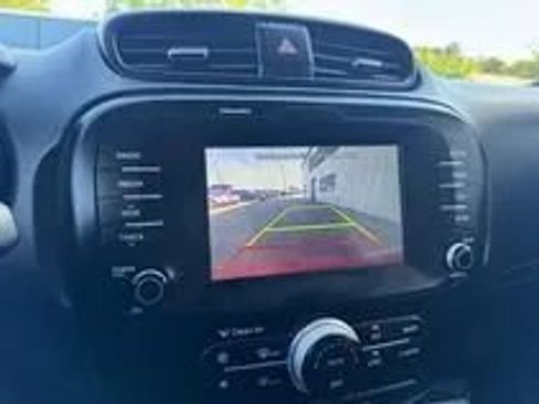 Used 2018 Kia Soul + FWD image 4