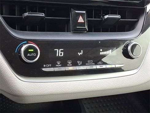 Used 2022 Toyota Corolla LE image 15