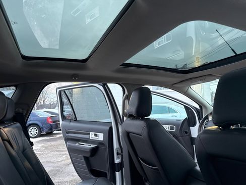 Used 2009 Lincoln MKX AWD image 16