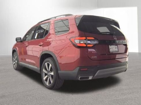 Used 2024 Honda Pilot Touring image 3