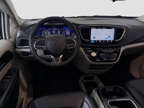Used 2023 Chrysler Pacifica Touring-L FWD image 24