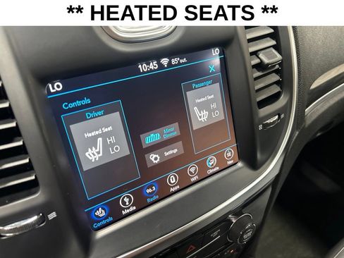 Certified 2018 Chrysler 300 Touring L AWD/4WD image 10