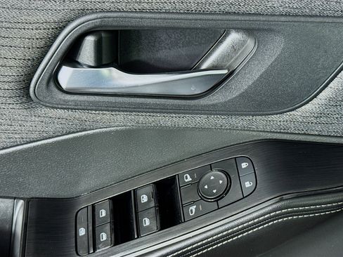 Used 2022 Nissan Rogue SV image 23