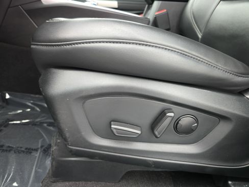 Used 2024 Ford Explorer XLT w/ Equipment Group 202A image 29