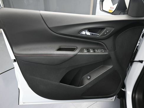 Used 2023 Chevrolet Equinox RS image 12