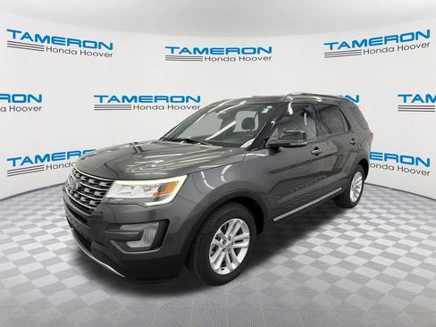 Used 2017 Ford Explorer XLT w/ Equipment Group 201A FWD image 1