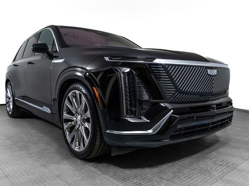 Used 2026 Cadillac Vistiq Premium Luxury w/ LPO, Floor Liner Package AWD/4WD image 7