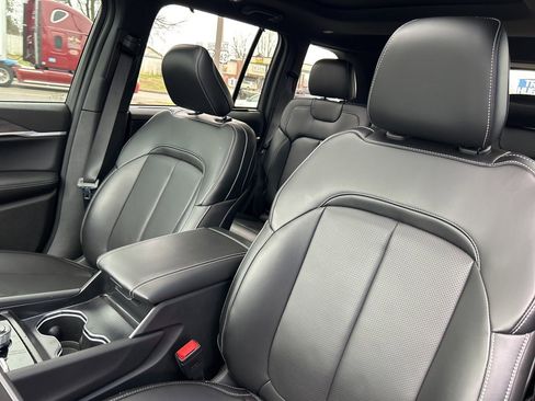 Used 2025 Jeep Grand Cherokee Limited w/ Luxury Tech Group II image 26