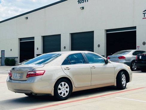 Used 2009 Toyota Camry FWD image 11