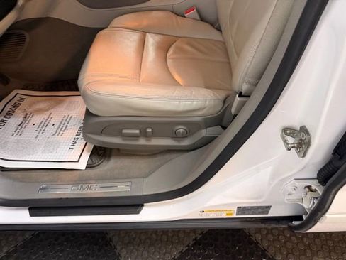 Used 2017 GMC Acadia Limited SLT image 16