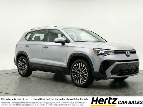 Used 2025 Volkswagen Taos SE FWD image 1