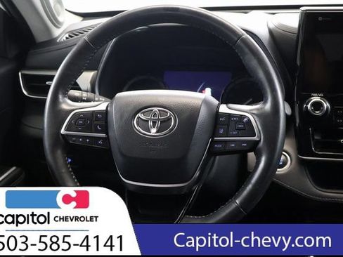 Used 2021 Toyota Highlander Platinum AWD/4WD image 18