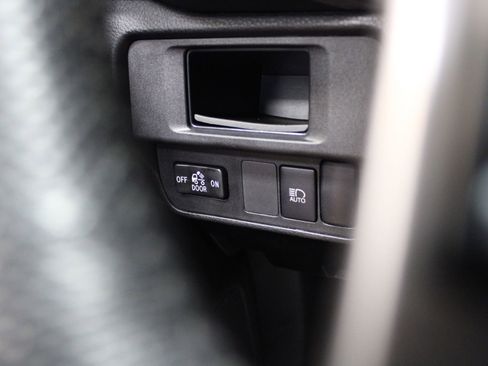Used 2019 Toyota Tacoma SR5 AWD/4WD image 30