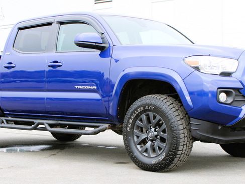 Used 2023 Toyota Tacoma SR5 AWD/4WD image 2