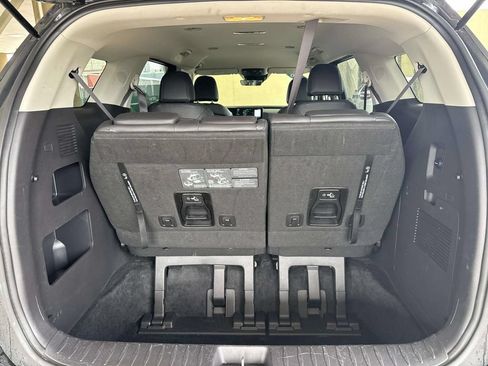Used 2026 Kia Carnival FWD image 8