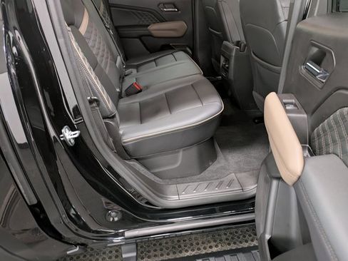 Used 2024 GMC Canyon Denali image 26