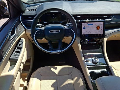 Certified 2024 Jeep Grand Cherokee Limited w/ Luxury Tech Group II AWD/4WD image 11