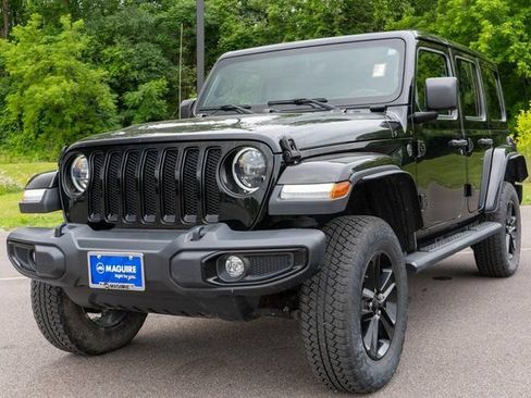 Used 2023 Jeep Wrangler Unlimited Sahara AWD/4WD image 2