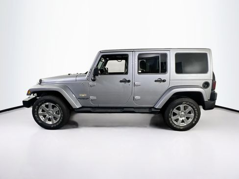 Used 2015 Jeep Wrangler Unlimited Sahara w/ Dual Top Group AWD/4WD image 8