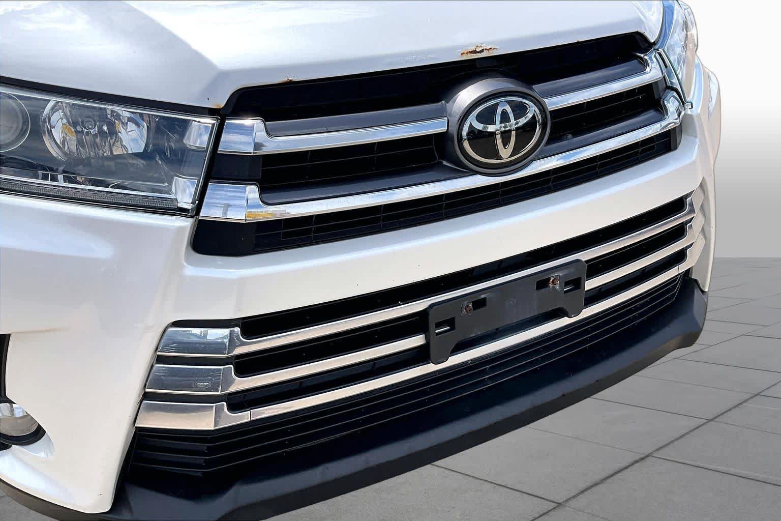 Used 2017 Toyota Highlander Limited FWD image 30
