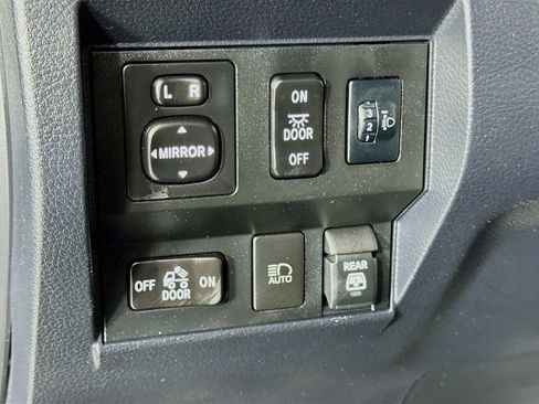 Used 2020 Toyota Tundra SR5 w/ TRD Off-Road Package AWD/4WD image 15
