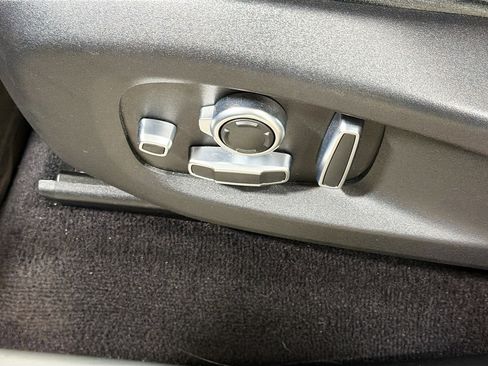 Used 2022 Land Rover Range Rover Sport SVR image 11