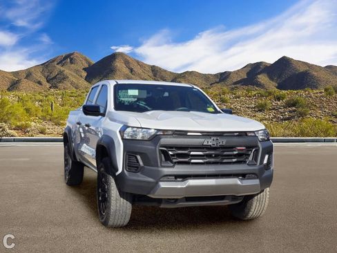 Certified 2024 Chevrolet Colorado Trail Boss w/ Technology Package AWD/4WD image 4