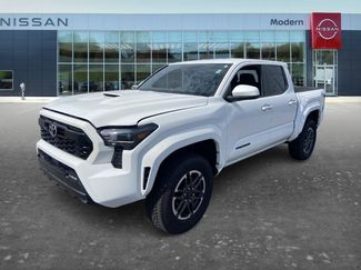 Used 2025 Toyota Tacoma TRD Sport AWD/4WD video 1