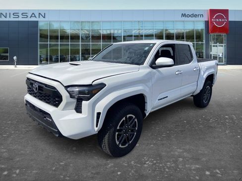Used 2025 Toyota Tacoma TRD Sport AWD/4WD image 1
