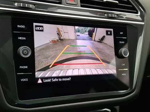 Used 2022 Volkswagen Tiguan SE AWD/4WD image 15