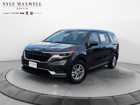 Used 2024 Kia Carnival LX image 1