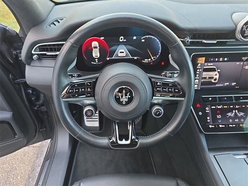 Used 2023 Maserati Grecale GT image 22