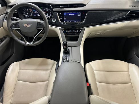 Used 2023 Cadillac XT6 Premium Luxury w/ Technology Package AWD/4WD image 3